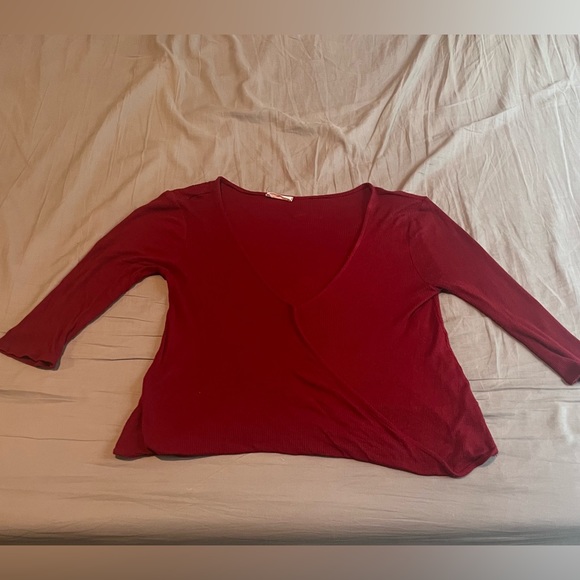 Red quarter sleeve blouse. Low cut front. Size small. - Picture 1 of 1